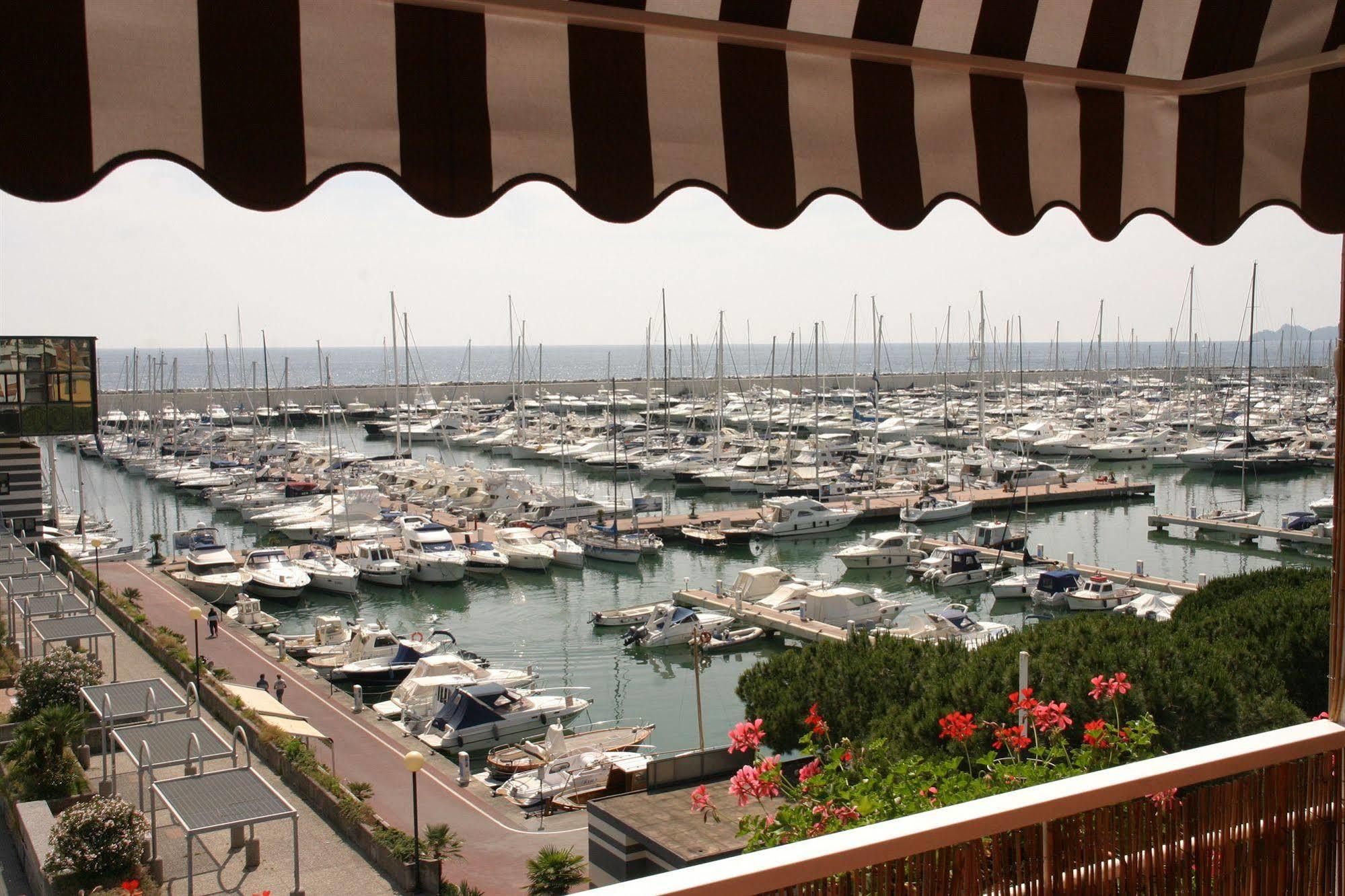 Hotel Ancora Riviera Lavagna Bagian luar foto